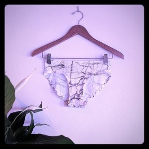NWOT Knix Athletic Bikini Marble Small